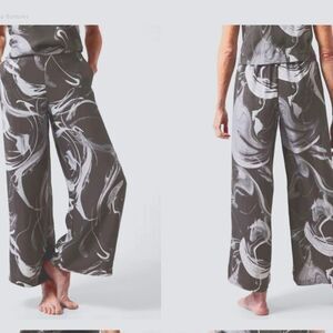 Athleta Cool Calm Pant, Gray/Silver, Size Small, NWT